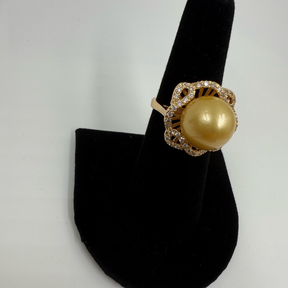 Elegant Gold Pearl Ring - Picture 4 of 4